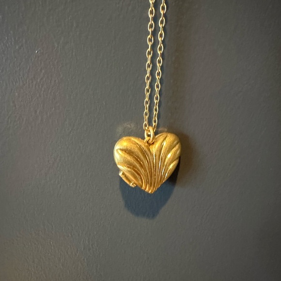 Madewell Carved Heart Locket Pendant Necklace in Vintage Gold - Picture 4 of 7
